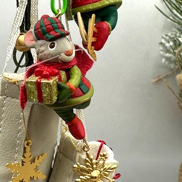 Hallmark Keepsake Ornament Skating To and Fro 2003 Christmas Holiday Mouse - Picture 4 of 9